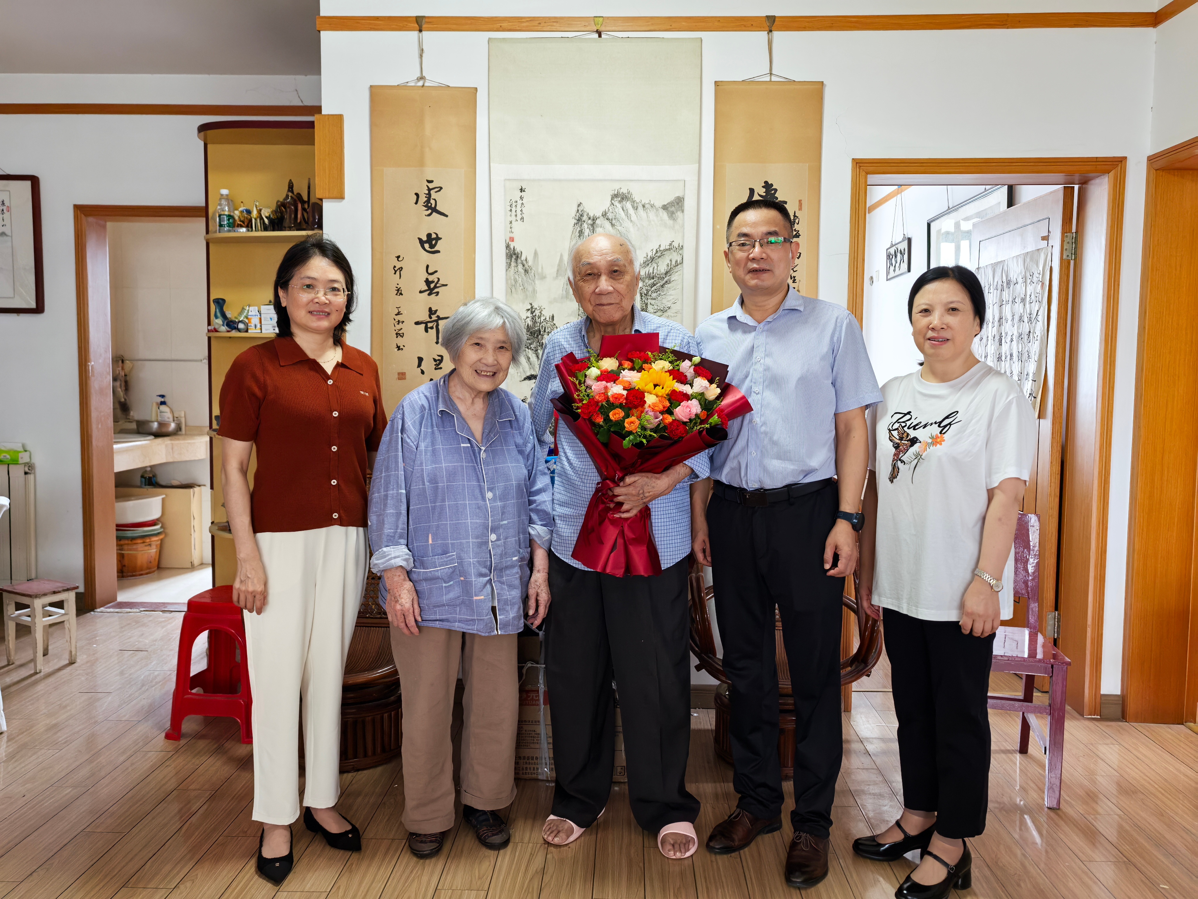 文育锋慰问 文育锋慰问