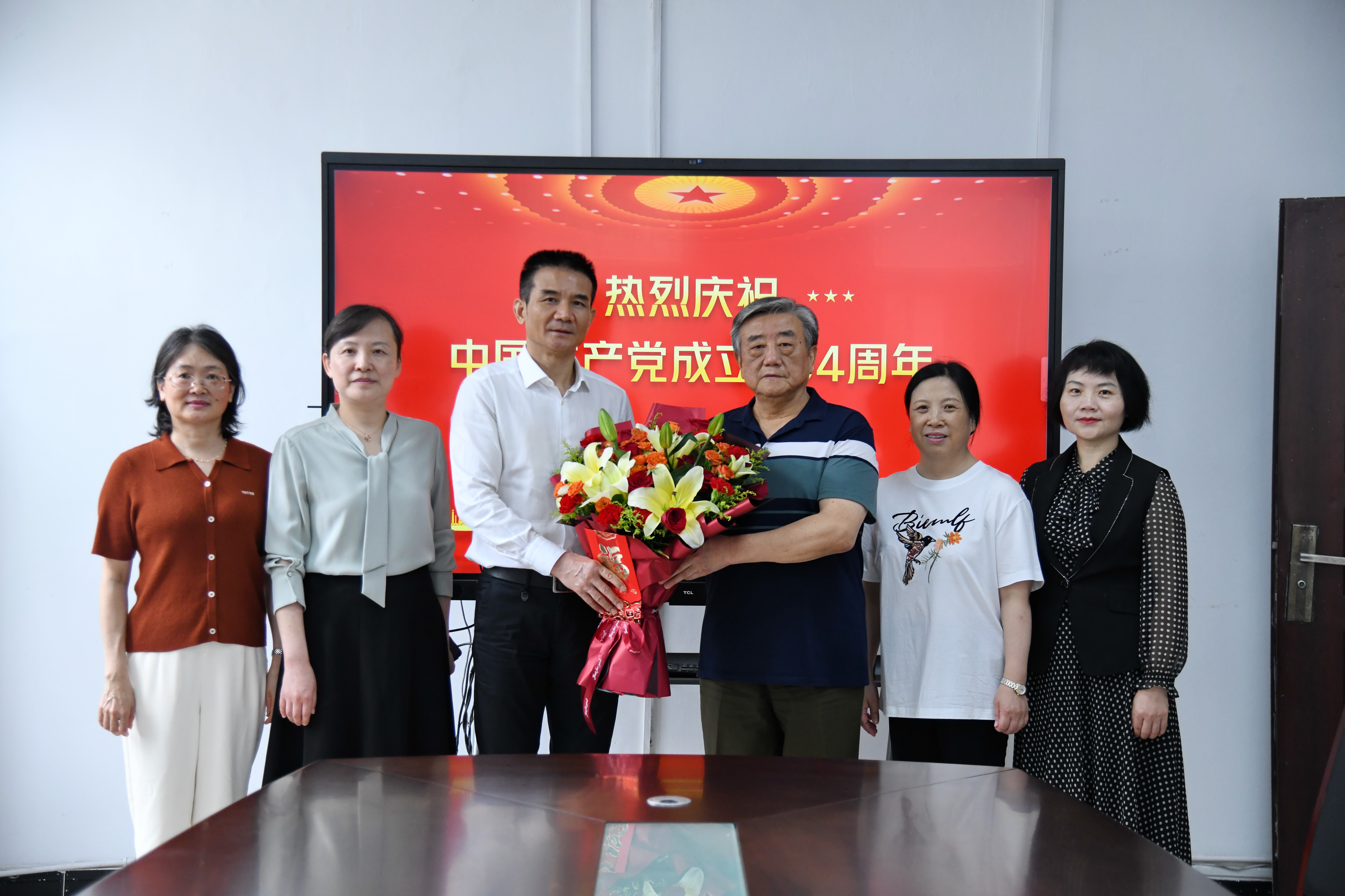 王琦慰问 王琦慰问